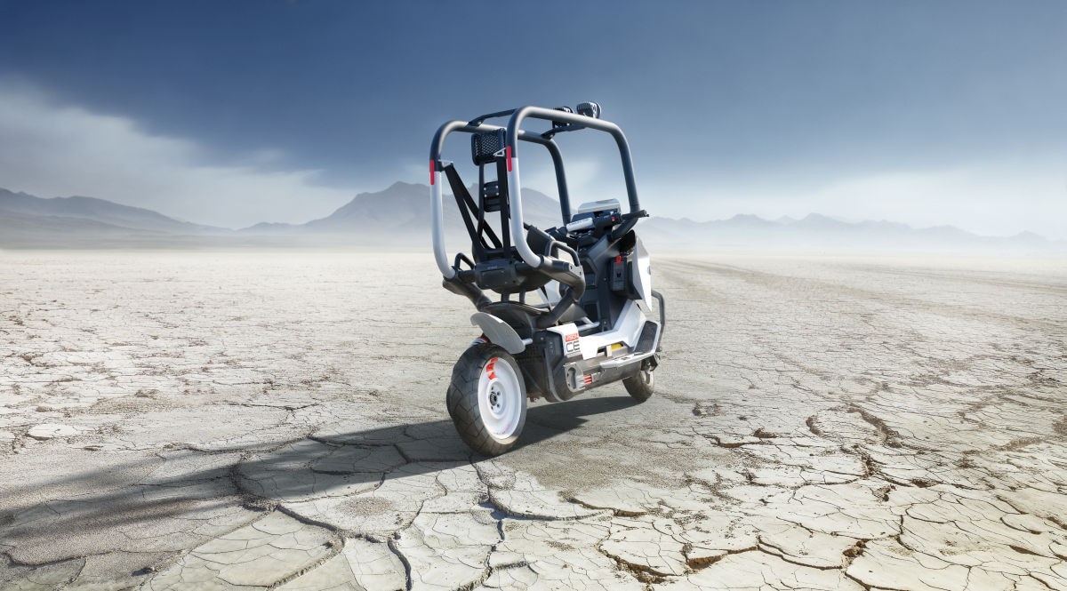 Vi ricordate il BMW C1, lo scooter con il tetto? Dopo 20 anni torna in versione aggiornata ed elettrica